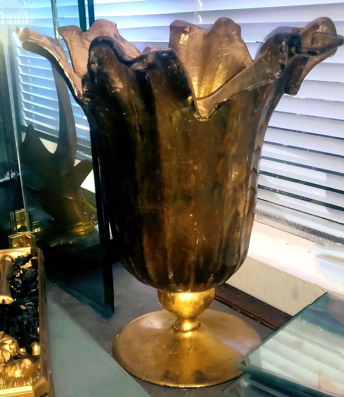 Vintage 16.5" Murano Lavorazione Art Glass Parcel Gilt Wrapped Pedestal Shell Vase - Thumbnail 3