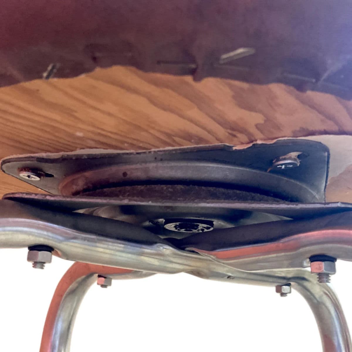 1970s Armless 2 Ring Chrome Swivel Counter Stool With Round Cushioned Seat - Thumbnail 6