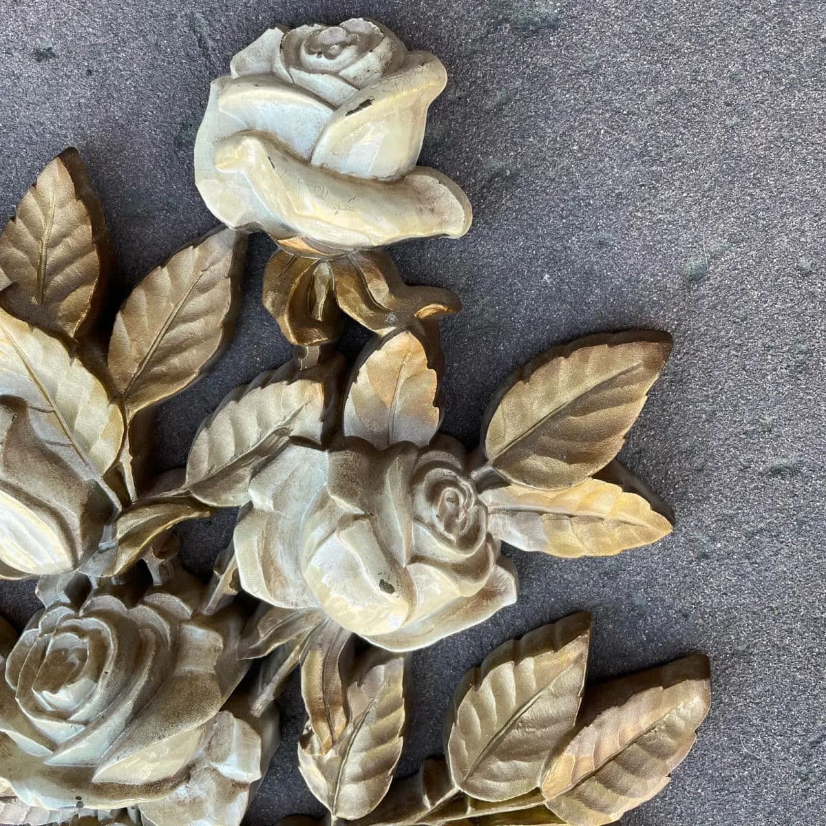 Vintage Mid 20th Century Cream Roses and Gold Leaves Wall Hanging Decor by Homco #7286 - Thumbnail 8