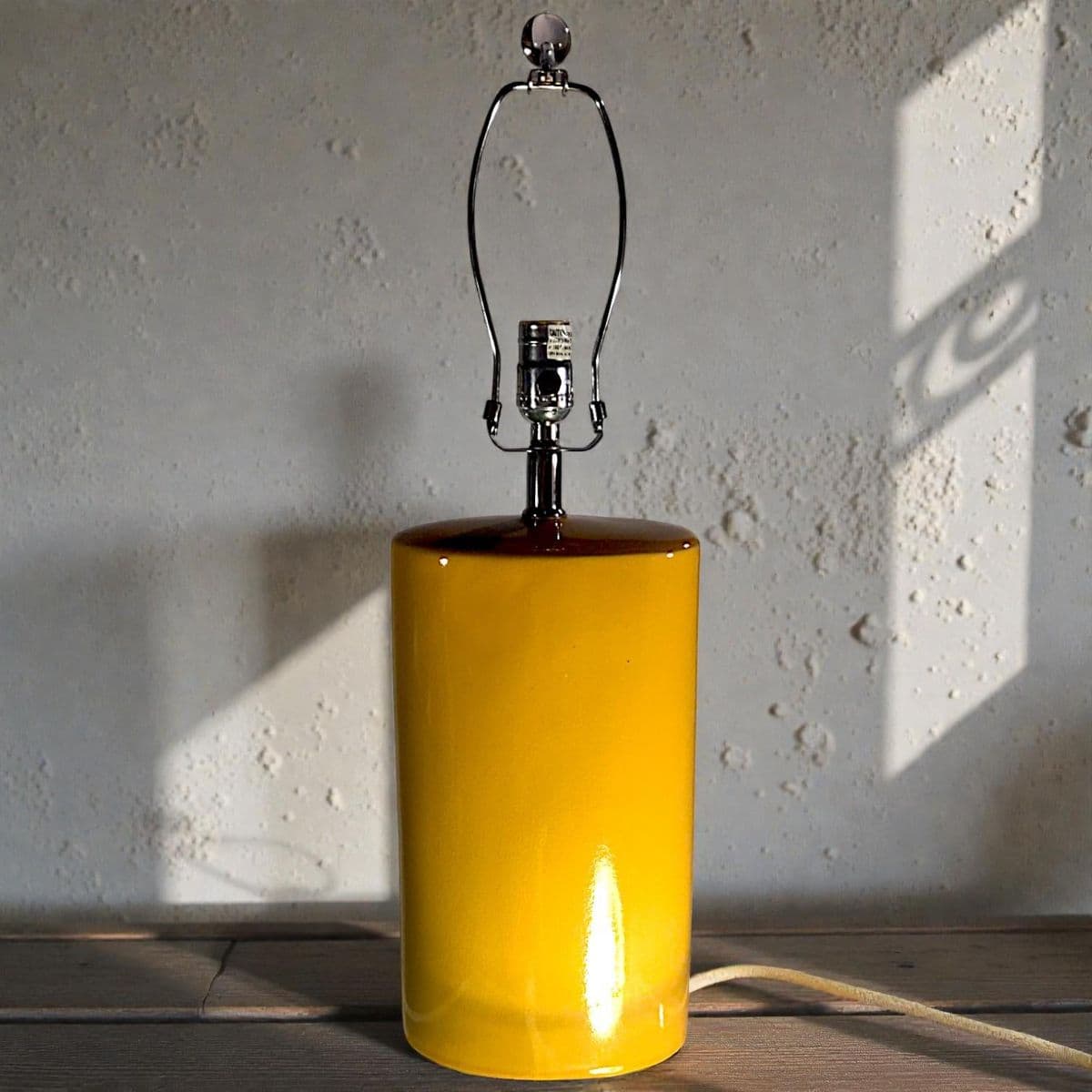 Mid-Century Modern Canary Yellow Ceramic Oval Shaped Table Lamp - Thumbnail 4