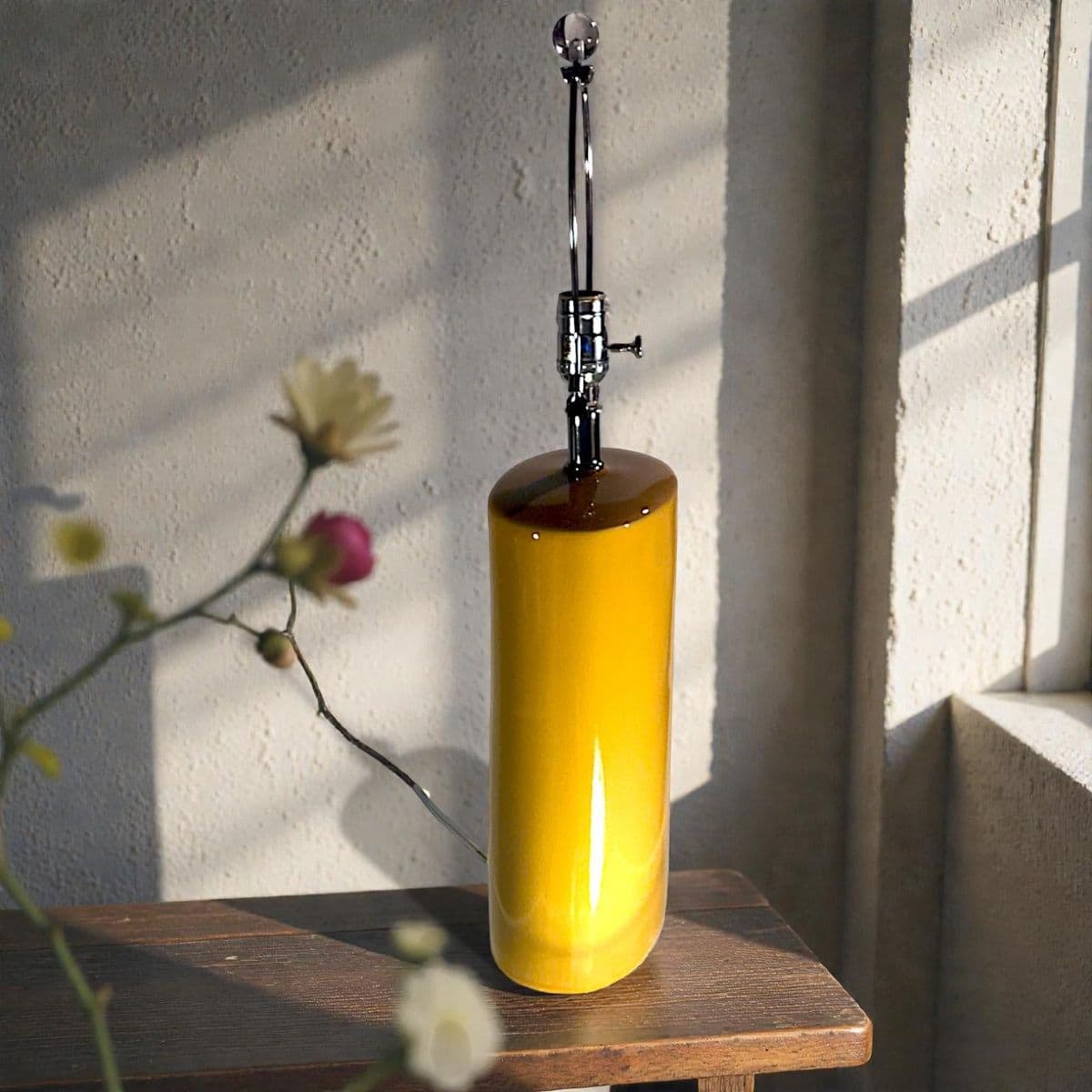 Mid-Century Modern Canary Yellow Ceramic Oval Shaped Table Lamp - Thumbnail 3