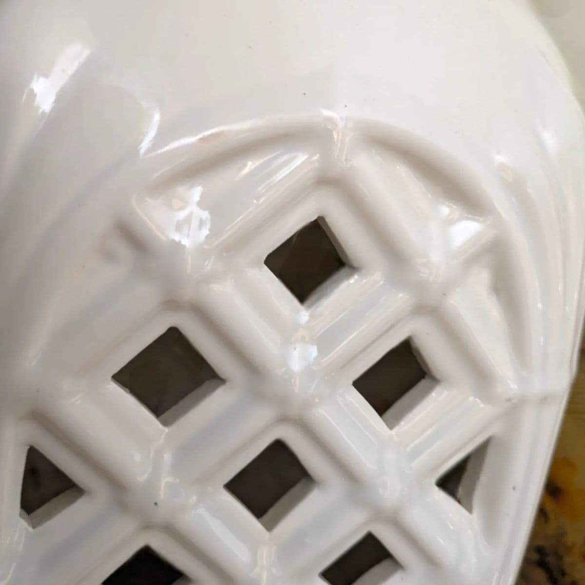 Vintage Mid-Century Optic White Glazed Reiculated Lattice Table Lamp - Thumbnail 5