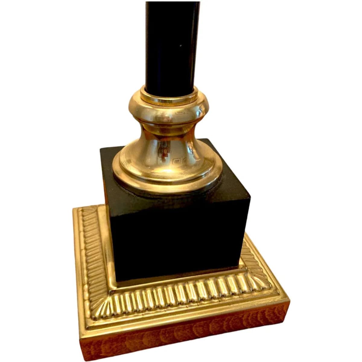 Neoclassic 30" Tall Buffet Lamp With Palm Fronds Feature - Thumbnail 4