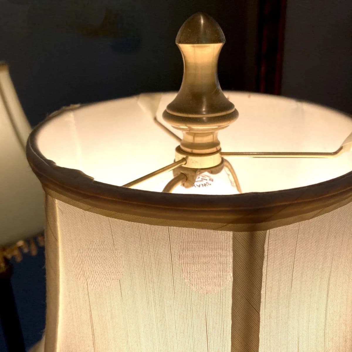 Neoclassic 30" Tall Buffet Lamp With Palm Fronds Feature - Thumbnail 10