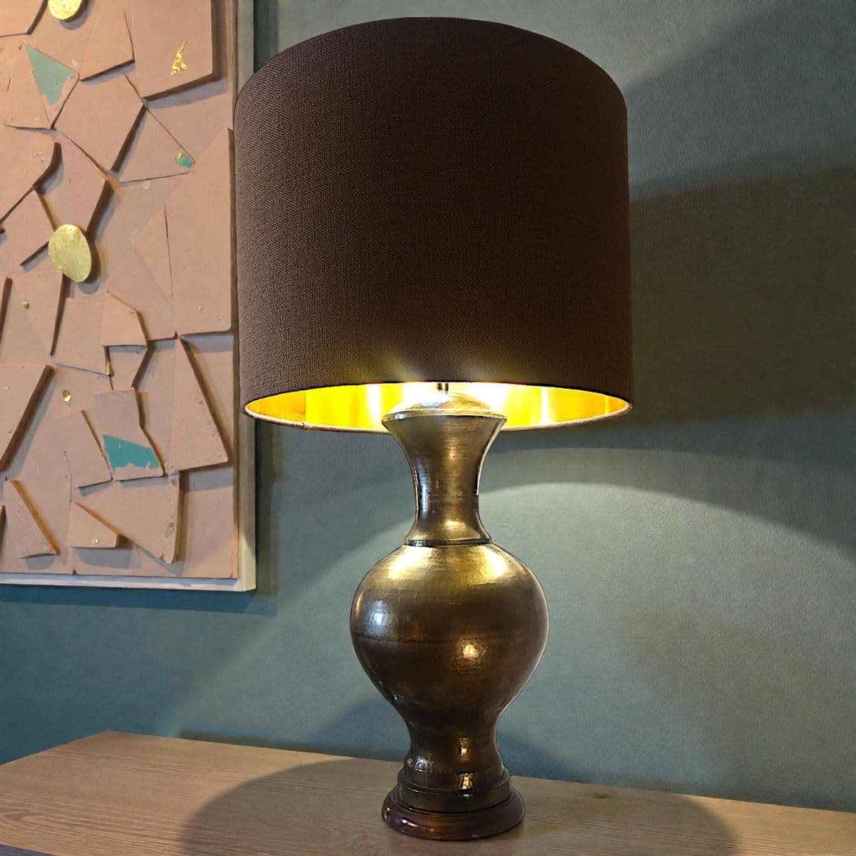 1940s Italian Monumental Hammered Brass Seamless Bulbous Table Lamp on Mahogany Plinth - Thumbnail 4