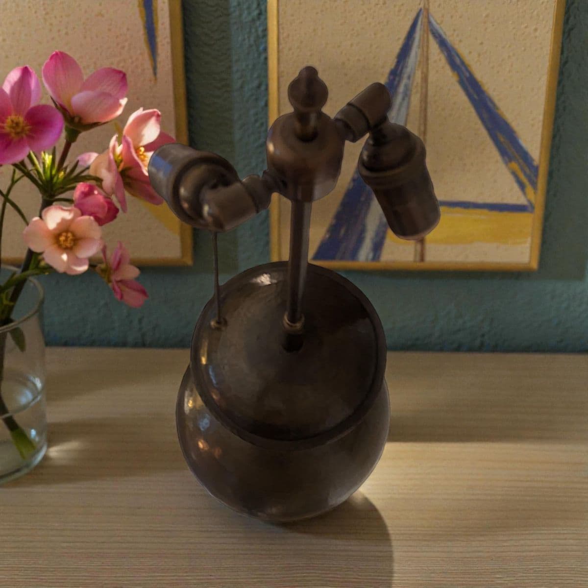 1940s Italian Monumental Hammered Brass Seamless Bulbous Table Lamp on Mahogany Plinth - Thumbnail 17