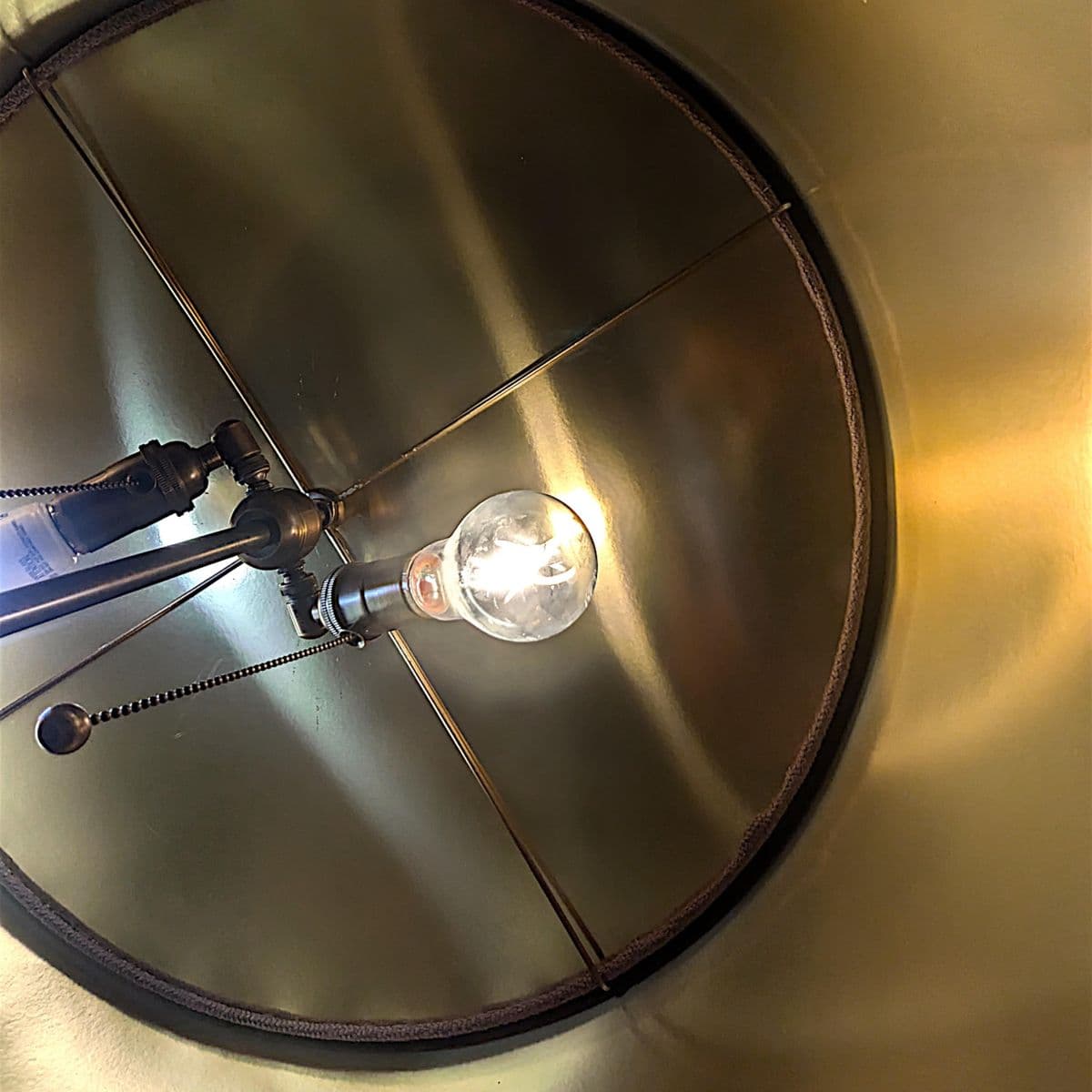 1940s Italian Monumental Hammered Brass Seamless Bulbous Table Lamp on Mahogany Plinth - Thumbnail 18