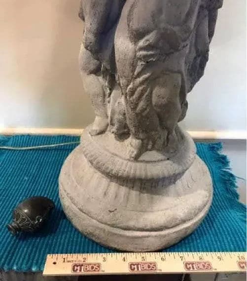 1960's Indoor Outdoor Unpainted Cast Solid Cement Putti Trio Table Lamp - Thumbnail 5