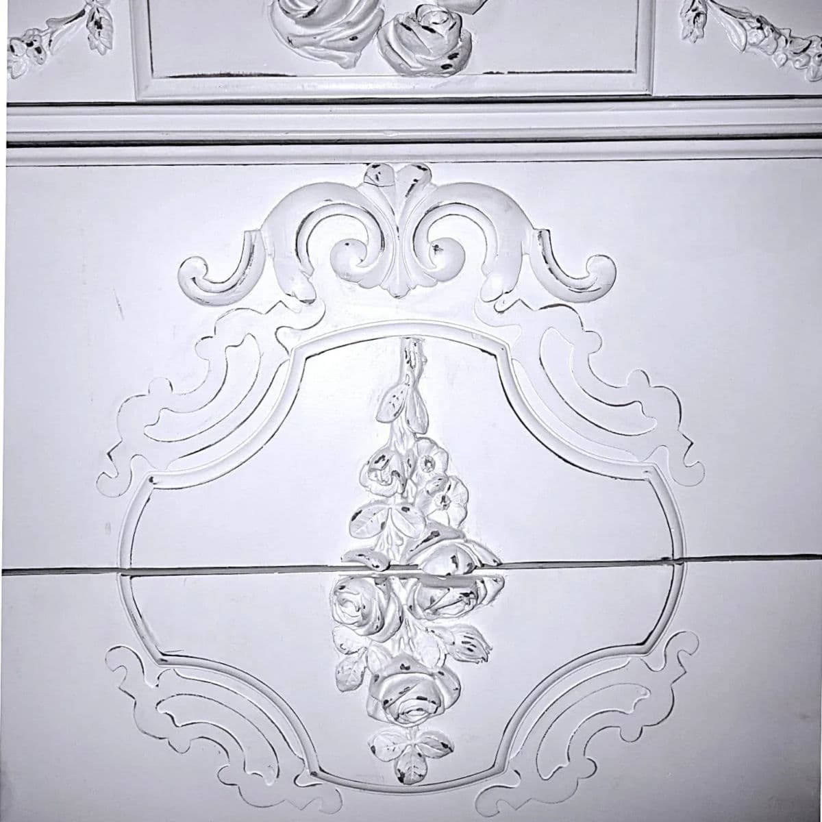 Vintage 1950s–70s French Provincial 4 Drawer Dresser in Soft White With Ornate Floral Accents - Thumbnail 5