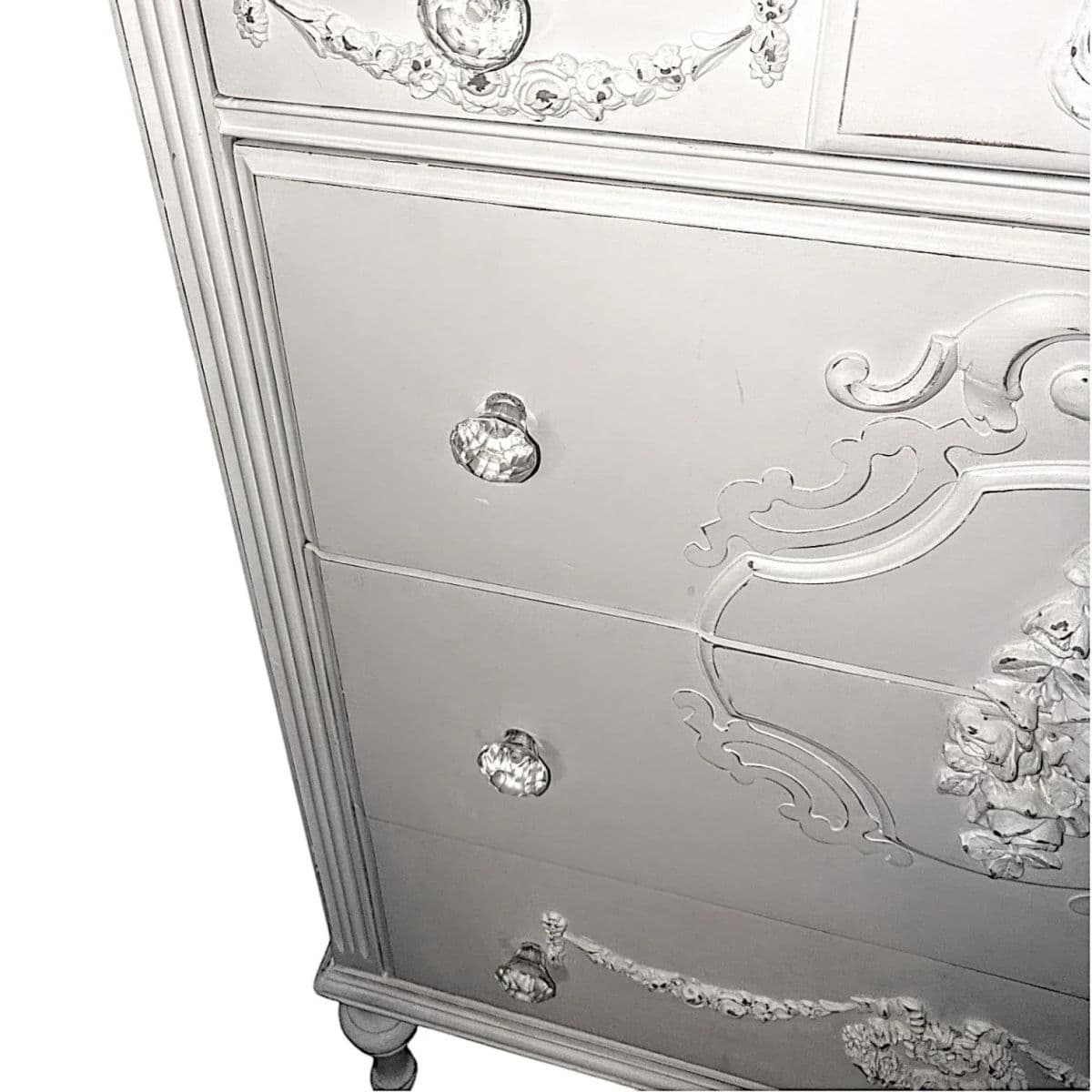 Vintage 1950s–70s French Provincial 4 Drawer Dresser in Soft White With Ornate Floral Accents - Thumbnail 9