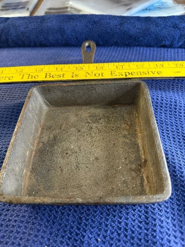 Small Square Cast Iron Mini Skillet 5.5 Inch - Thumbnail 3