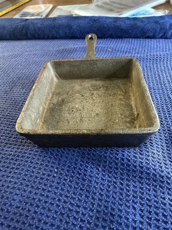 Small Square Cast Iron Mini Skillet 5.5 Inch - Thumbnail 2