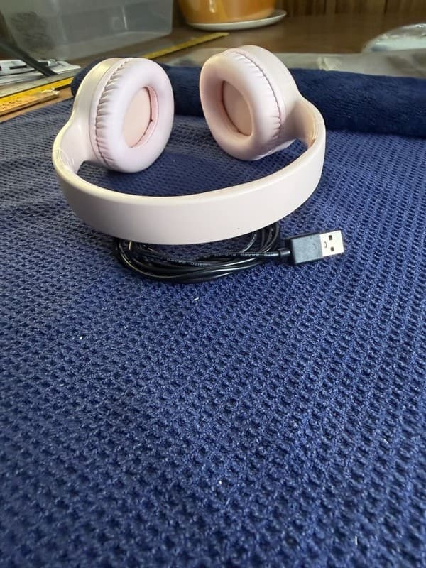 Lenovo TH30 Wireless Bluetooth Foldable Headphones - Pink - Thumbnail 4