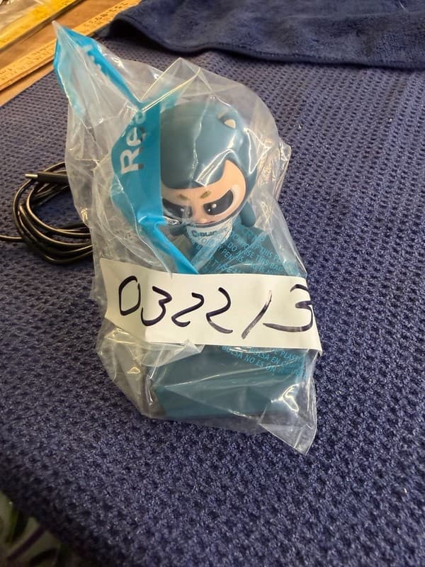 Olight Omascot Mascot Cell Phone Holder Statue Sealed in Plastic Swag Rare - Thumbnail 5