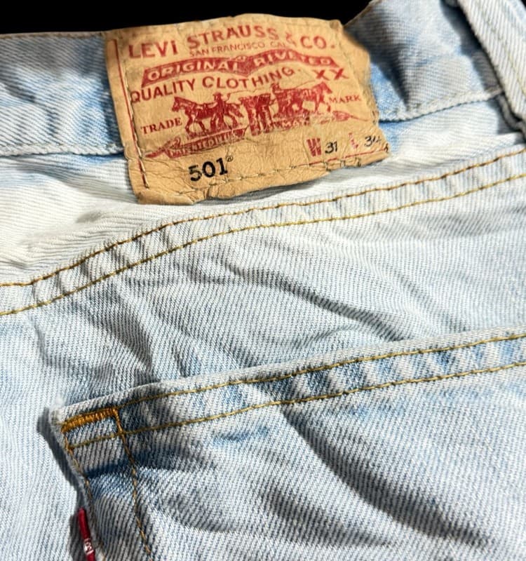 Levi’s 501 Original Jeans Men’s 31x32 Button Fly Straight Leg Denim - Thumbnail 8