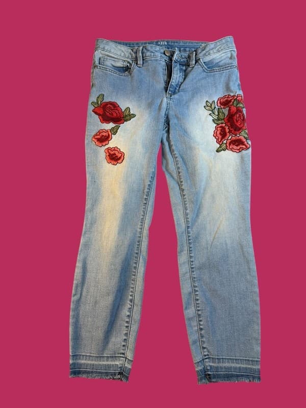 a.n.a Floral Rose Embroidered Skinny Ankle Jeans Size 28/6 - Image 1