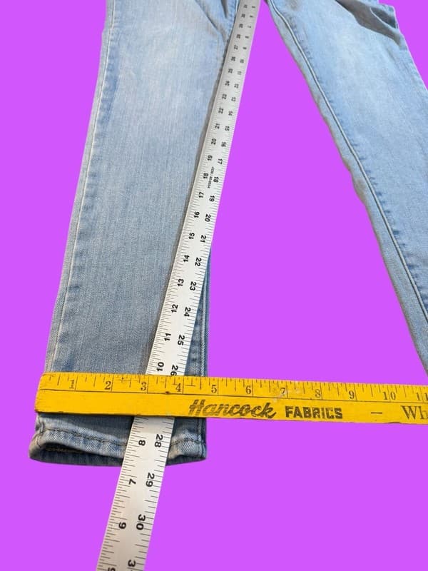 ILevi's Women's 711 Mid Rise Skinny Jeans Light Wash Size 29x30 - Thumbnail 8