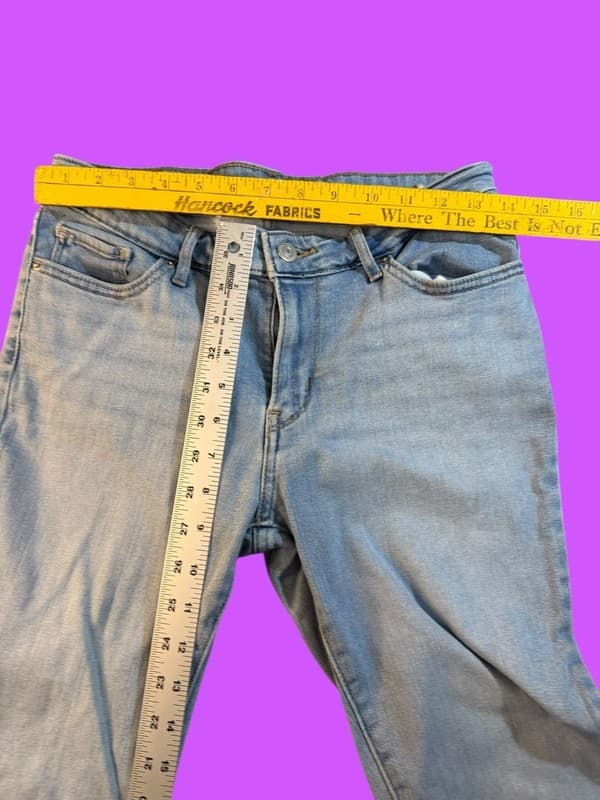 ILevi's Women's 711 Mid Rise Skinny Jeans Light Wash Size 29x30 - Thumbnail 9