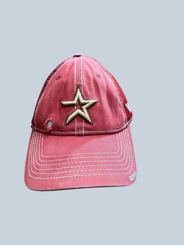 New Era 39THIRTY Houston Astros Distressed Red Mesh Back Flex Fit Hat - Image 1