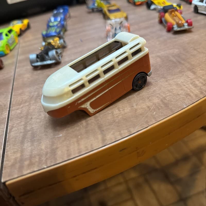 Hot Wheels Custom Volkswagen Hauler Blue Flames - Image 1