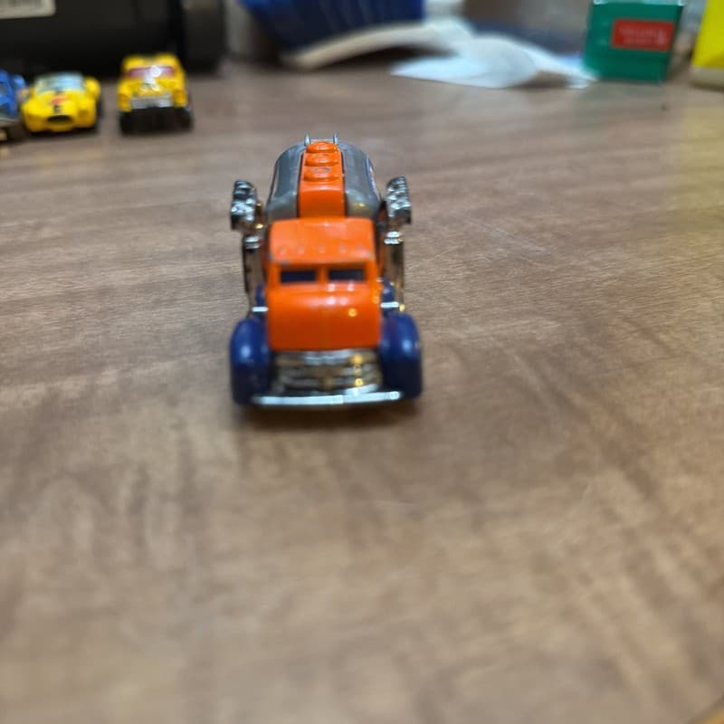 Hot Wheels 2017 Fast Gassin' Union 76 Tanker - Thumbnail 3