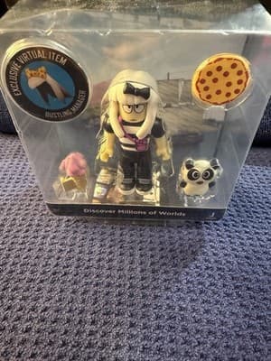 Roblox Work at a Pizza Place: Mia - Thumbnail 2