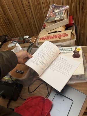 Ukulele Starter Bundle – Firebrand Soprano + 2 Books – As-Is - Thumbnail 8