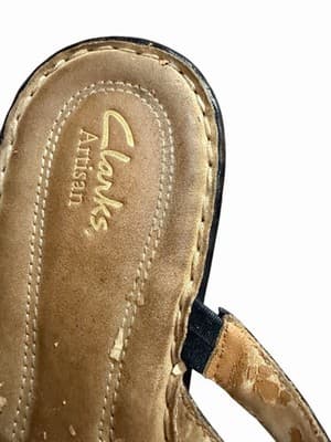 Clarks Artisan Sandals Women’s Sz 9.5M Black Leather Flower Comfort Summer - Thumbnail 3