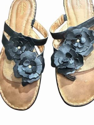 Clarks Artisan Sandals Women’s Sz 9.5M Black Leather Flower Comfort Summer - Thumbnail 2