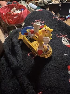 Sonic Bundle – Super Shadow Figure on Gold Statue + 2 Super Sonic Figures - Thumbnail 3