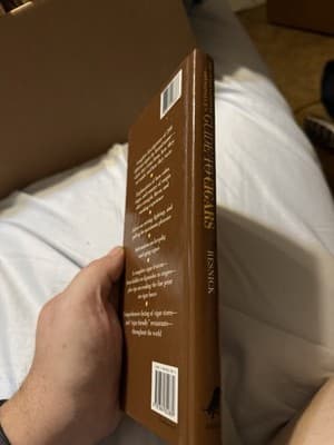 International Connoisseur's Guide to Cigars : The Art of Selecting and... - Thumbnail 2