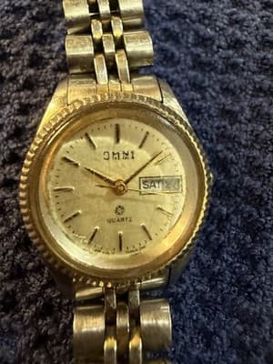 Vintage Omni Quartz Ltd Ladies Watch Gold Tone Day Date Hong Kong Jubilee RUNS - Thumbnail 4