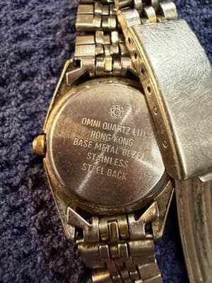 Vintage Omni Quartz Ltd Ladies Watch Gold Tone Day Date Hong Kong Jubilee RUNS - Thumbnail 6