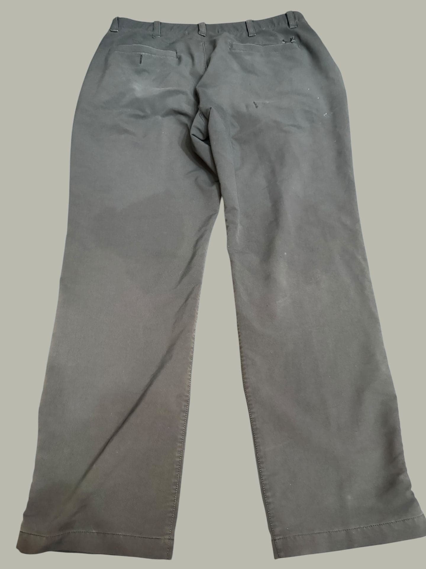 Under Armour Men's Black Straight Leg Chino Golf Pants Size 40/32 - Image 1