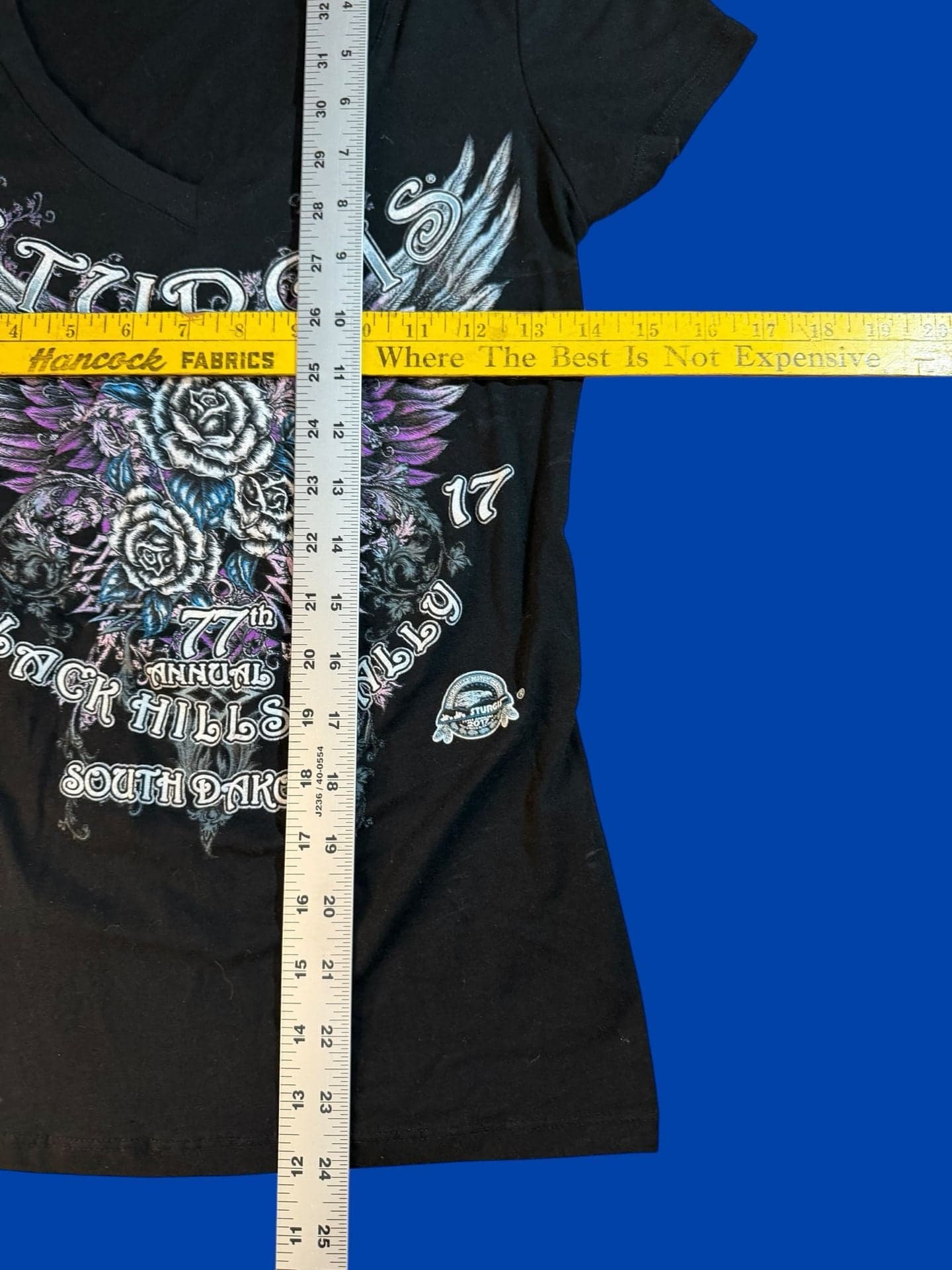 Sturgis 2017 77th Annual Black Hills Rally Women's V-Neck Graphic Tee M - Thumbnail 5