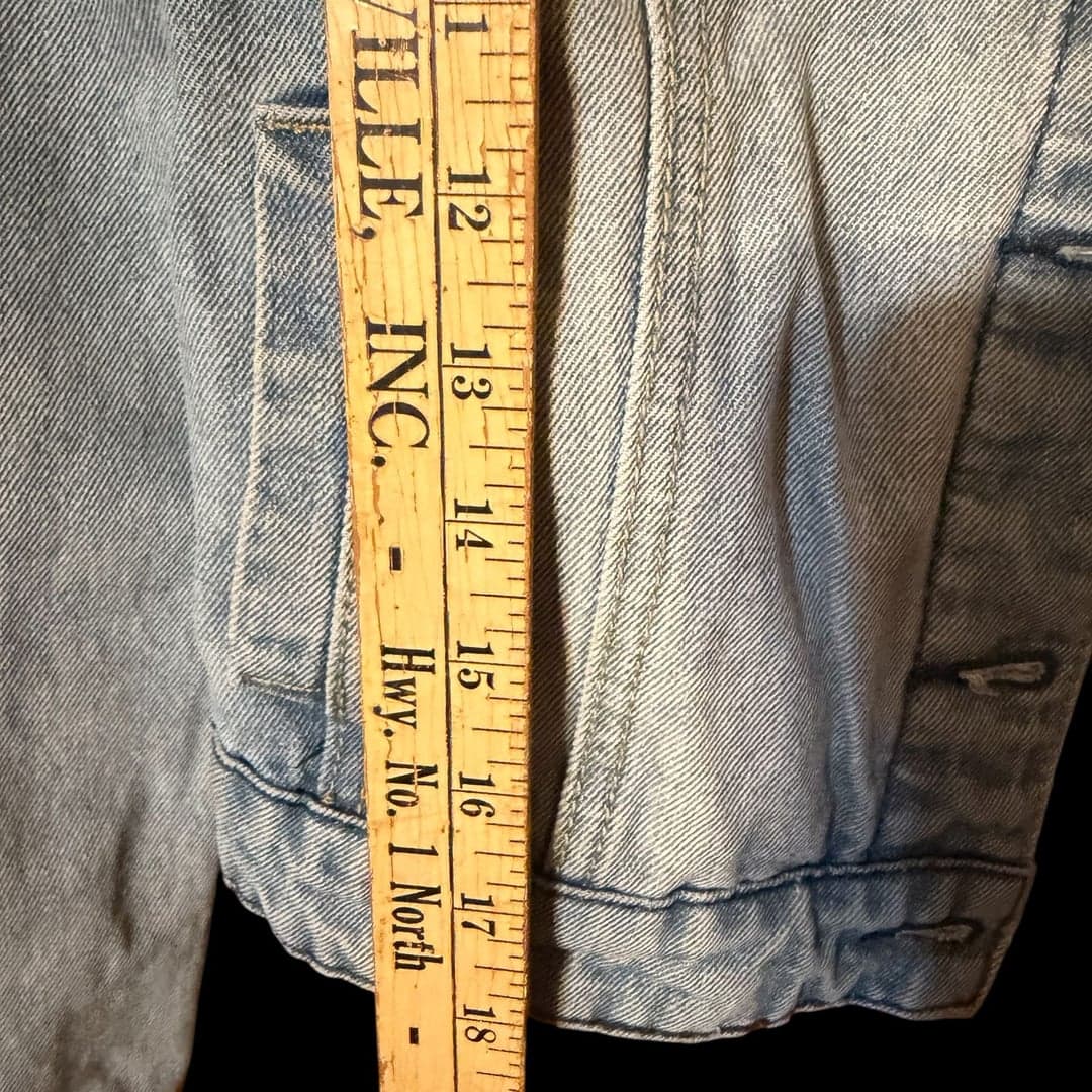 Ranbeeri Women’s Light Wash Denim Jacket Cropped Button Front Size M - Thumbnail 4