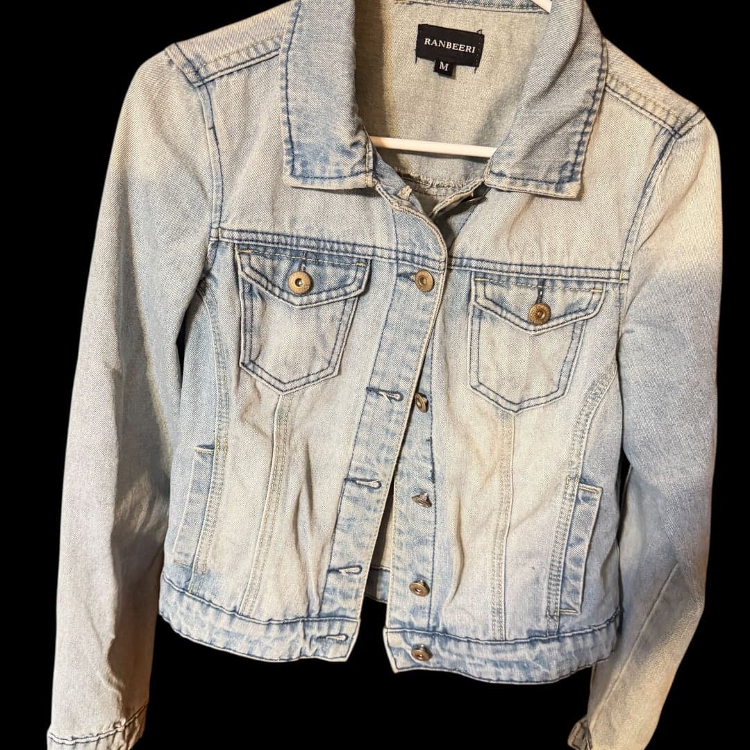 Ranbeeri Women’s Light Wash Denim Jacket Cropped Button Front Size M