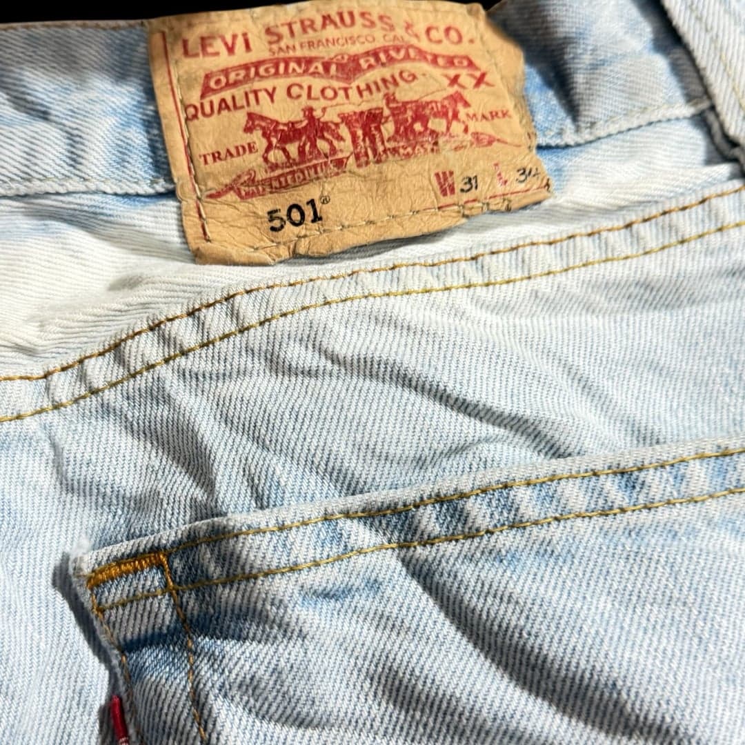 Levi’s 501 Original Jeans Men’s 31x32 Button Fly Straight Leg Denim - Thumbnail 8