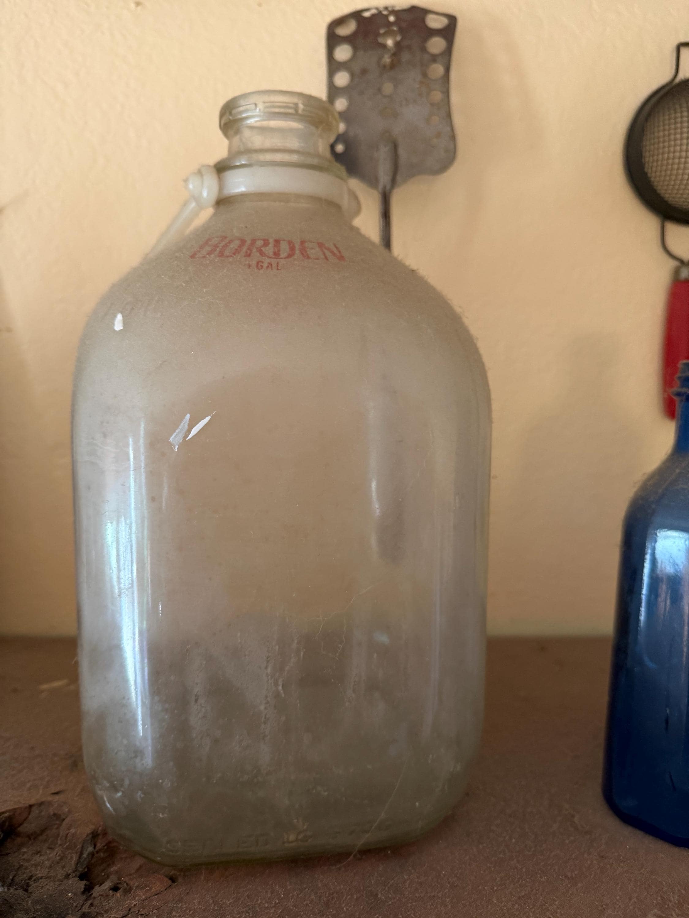 Vintage Borden Glass Milk Jug 1 Gallon Dairy Bottle w Stopper - Thumbnail 2