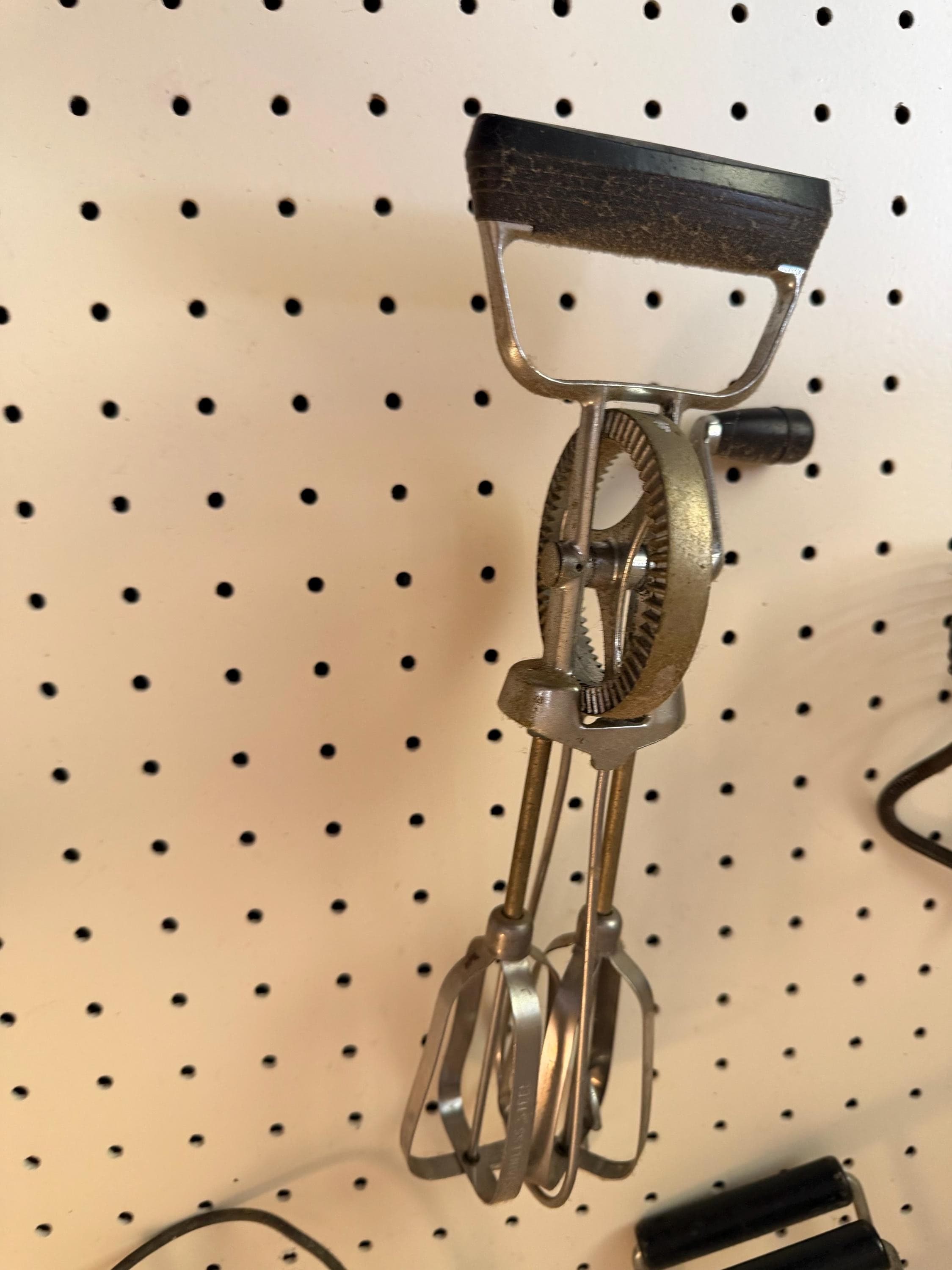 Vintage Hand Crank Egg Beater Manual Rotary Mixer Farmhouse Kitchen Decor - Image 1