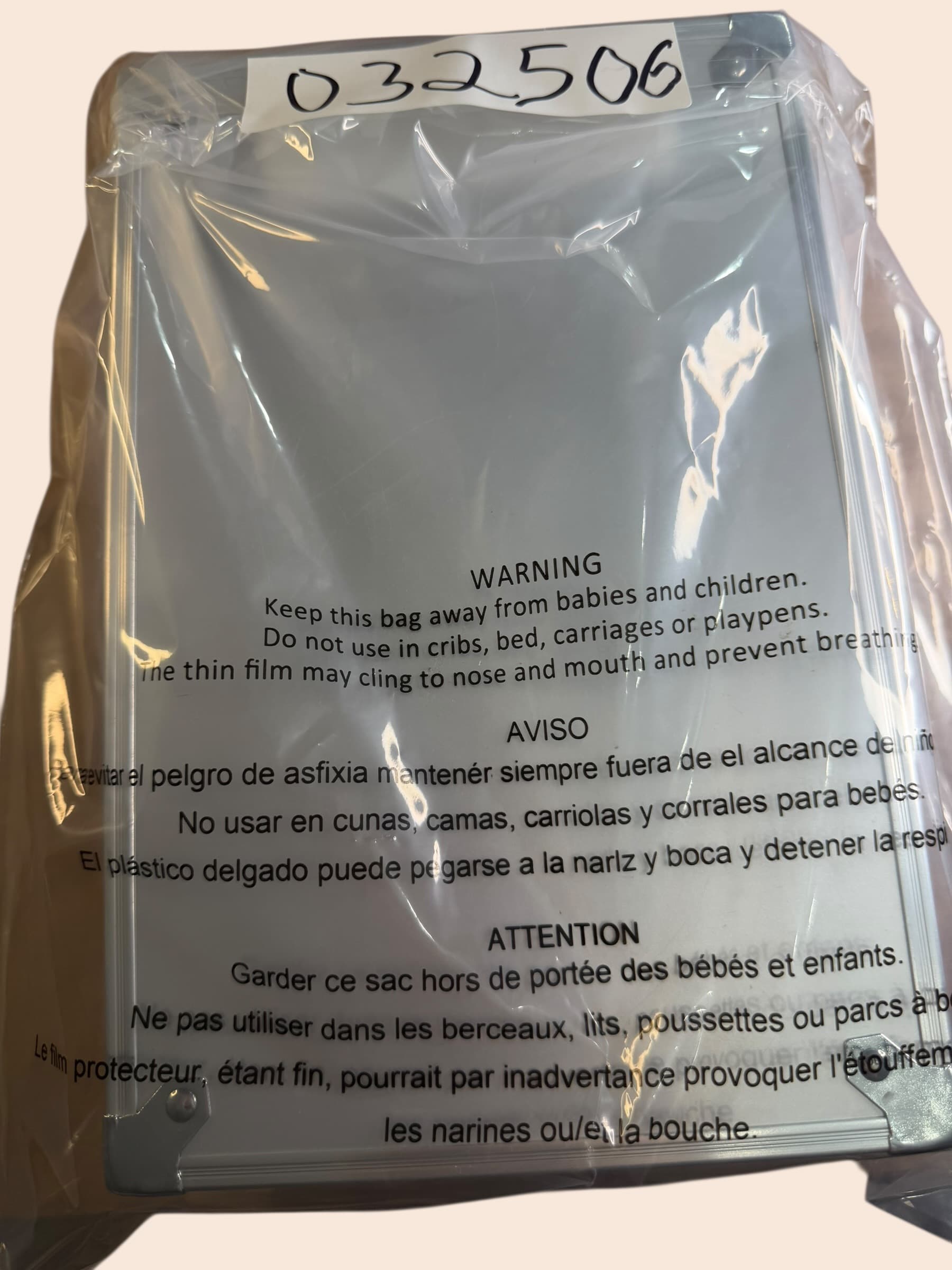 The Color Institute Makeup Kit Aluminum Briefcase Eyeshadow Blush Lipstick Set - Thumbnail 3