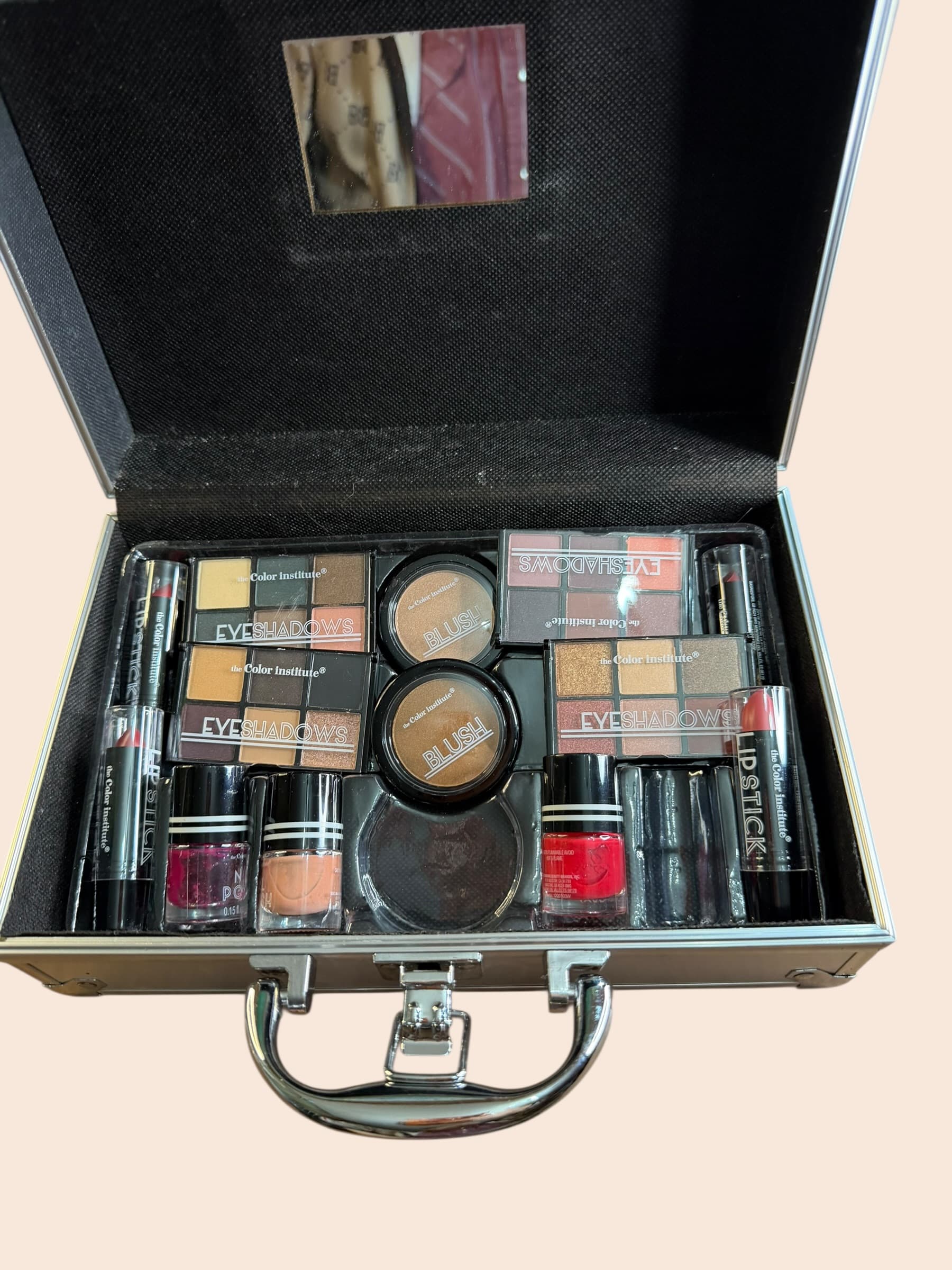 The Color Institute Makeup Kit Aluminum Briefcase Eyeshadow Blush Lipstick Set - Thumbnail 2
