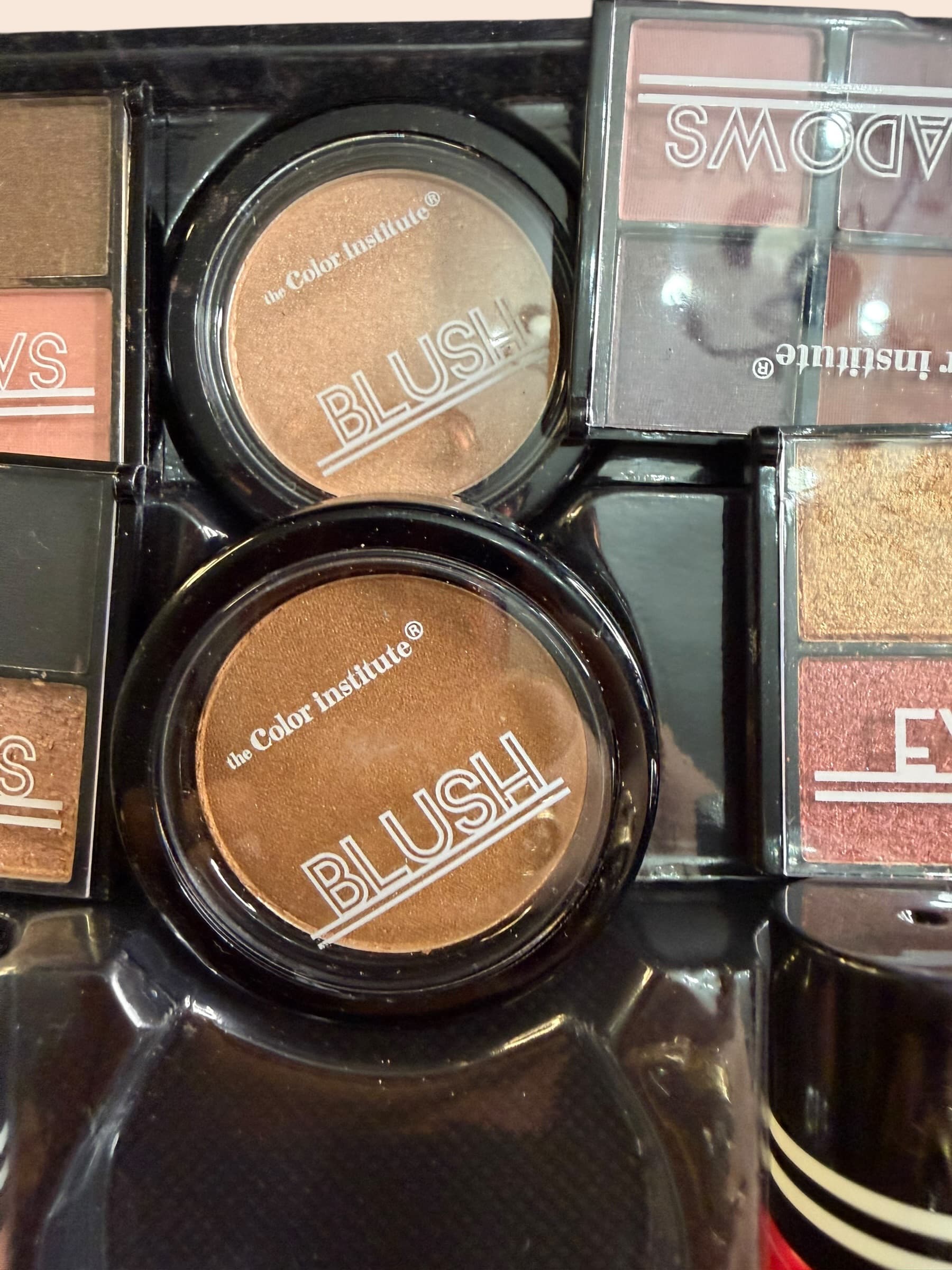 The Color Institute Makeup Kit Aluminum Briefcase Eyeshadow Blush Lipstick Set - Thumbnail 5