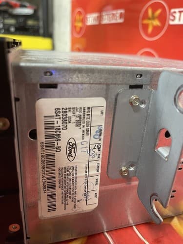 06-07 Ford Focus AM FM Receiver Single Disc CD Player 6S4T-18C869-BD FO140U - Thumbnail 4