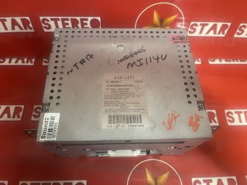 2007-2008 MITSUBISHI ENDEAVOR AM-FM 6 disc CD MP3 dash mnted 870A045 OEM MI114U - Thumbnail 4