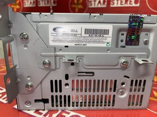 2008 08 Ford Escape Radio AM FM Disc CD Player Receiver 8L8T-19C108-AL OEM FO154 - Thumbnail 3