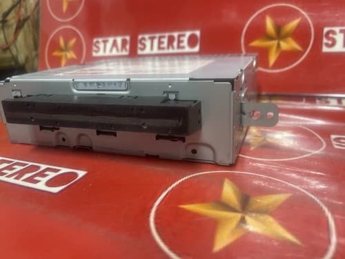 2003-2006 Genuine OEM Volvo Radio CD Player Receiver 30737973 VO131U - Thumbnail 3