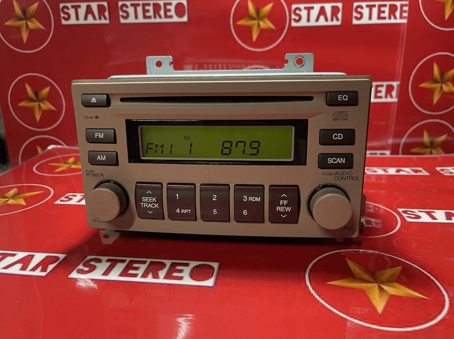 2005 - 2010 Hyundai Kia OEM AM FM Radio Stereo CD Player Receiver Tan KI119AU - Thumbnail 2