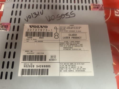 2003-2006 Genuine OEM Volvo Radio CD Player Receiver 30737973 VO131U - Thumbnail 4