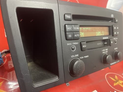 Volvo 01-05 V70 S60 CD/CS Player AMFM Radio black OEM 8651153-1 HU-613 VO129U - Thumbnail 2